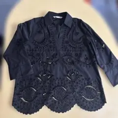 ブラック刺繍入り （レース仕立て？）七分袖シャツ　L size
