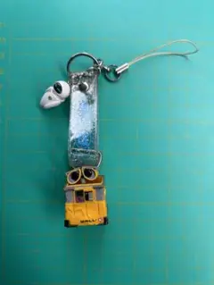 ディズニー　ピクサー　WALL-E ストラップ　フィギュア　ウォーリー