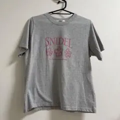 SNIDEL フラワープリント 半袖Tシャツ グレー