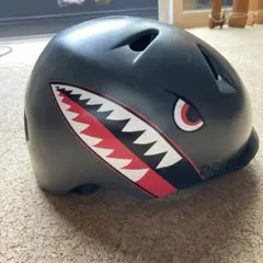 bern ヘルメット サメ