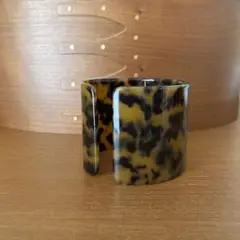 ケネスジェイレーン　べっ甲模様 アクリル バングル フリーサイズ