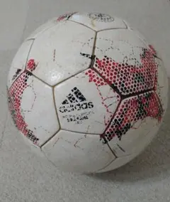 adidas　サッカーボール　4号