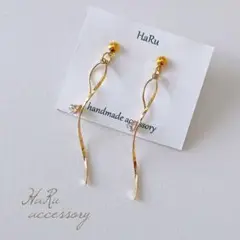 【 m19 】ツイスト ジルコニア ゴールド ピアスorイヤリング