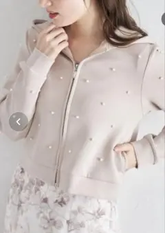 美品tocco closetパール付きジップダンボールパーカー