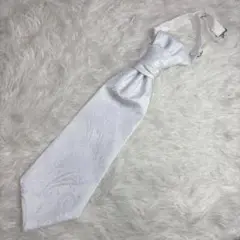 【新品】ペイズリー柄 アスコットタイ ホワイト 結婚式 新郎 ネクタイ