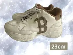 ホワイトレザー Bロゴ MLBレトロ ダッドスニーカー 23cm