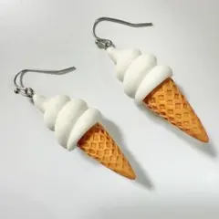 面白ピアス　ソフトクリーム　バニラ味