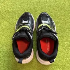瞬足　18センチ キッズ ブラック メッシュシューズ ベルクロストラップ