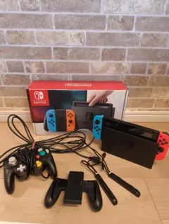 任天堂Switch本体一式　有線コントローラー付き