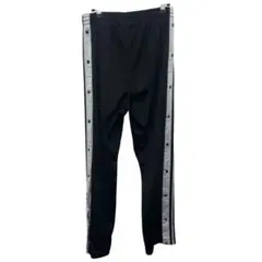 adidas スナップボタン付きパンツ ブラック　トラックパンツ　M