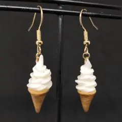 ソフトクリームピアス