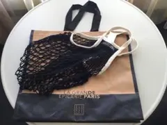 パリのデパート ボンマルシェのトートバックと網のバックのセットです