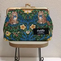 ハンドメイド　がま口ポーチ（フォレストキャット　グリーン）