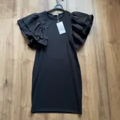 新品　ZARA ワンピース　ボリュームフリルスリーブ　黒