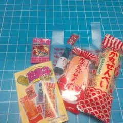 メガハウス　みんなの駄菓子やさん　全10種セット Amazon.co.jp: メガハウス ミニコレ みんなの駄菓子やさん