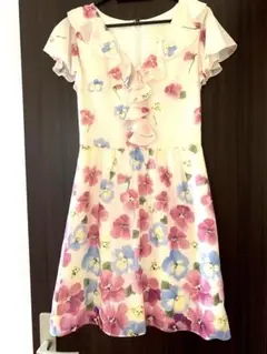 【美品】Chesty フラワープリント フィット＆フレア フリル袖ワンピース1
