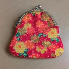 ⑧　ハンドメイド　赤い花柄のがま口財布