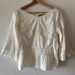 Balcony and Bed アイボリー刺繍レースブラウス