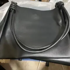 ブラックレザーハンドバッグ