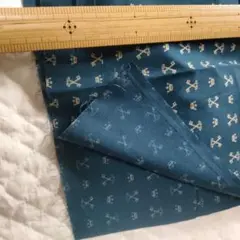 F 約110×80cm　ブロード　くすみ紺　王冠と鍵のプリント 綿生地