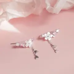 ピアス⭐️桜の花びら⭐️ジルコニア⭐️さくら⭐️ピンク⭐️チャーム付き⭐️大人気
