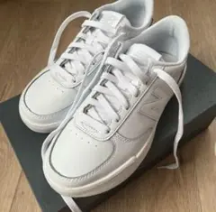 最終値下げNew Balance ホワイトスニーカー 23cm