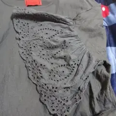 somari ソマリ 袖スカラップ刺繍ブラウス カットワーク