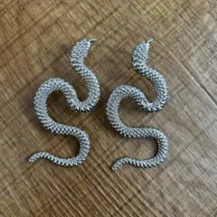 シルバー 蛇デザイン ピアス(両耳用)