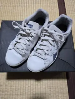 Reebok ホワイト スニーカー