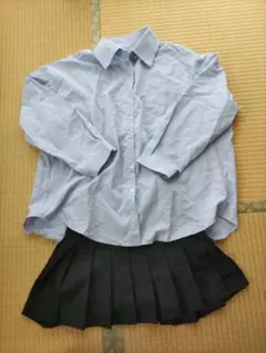 水色シャツと黒プリーツスカートセット　制服風