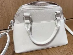 ホワイトレザーショルダーバッグ