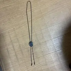 ライオン彫刻のループタイ