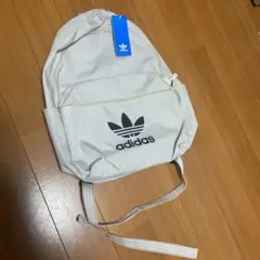 匿名配送　adidas アディダス　ベージュ　リュック
