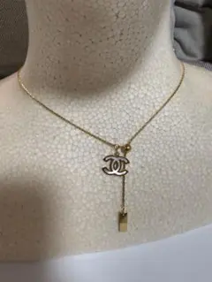 ロゴ ネックレス 金色