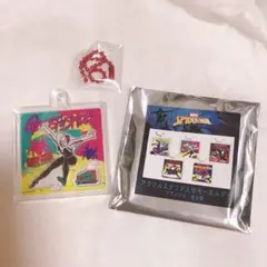 スパイダーマン　アクリルスタンド入りキーホルダー　グウェン