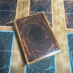遊戯王　スリーブ　OCG 2020 裏柄　公式　70枚