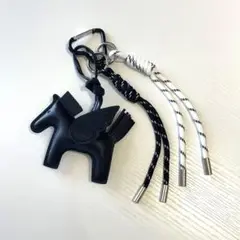 【新品】ペガサス　ホース　チャーム　レザー調　合皮　黒　じゃらじゃら