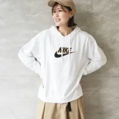 Nike ホワイト フード付きパーカー