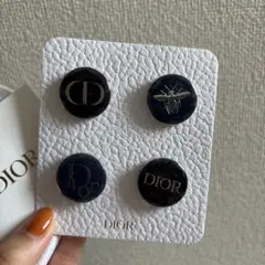 未使用　dior 会員ノベルティピンズ