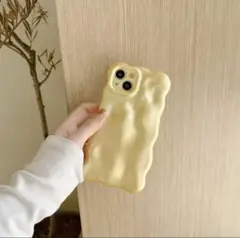 【スマホケース】iPhone12pro 専用 黄色