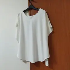 ホワイト ドロップショルダー 半袖トップス