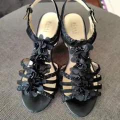❣️Pitti ブラック華やか花飾りサンダル 24 EE美品❣️お値下