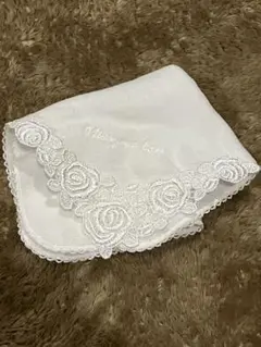 刺繍入りホワイトタオルハンカチ　ミニバック付き