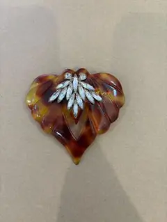 ブローチ