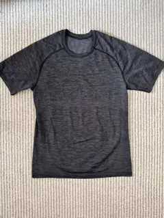 Lululemon 定番Tシャツ　ダークグレー②