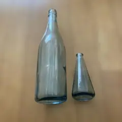 薄い青色のガラス瓶 2本セット