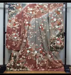 正絹振袖〜薄茶色と鳶色地の染め分け地に花車・鳳凰〜