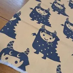 50×100　怪獣たち　モンスター　中厚　生地　はぎれ