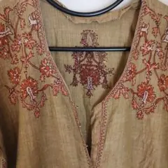 ベージュ花柄刺繍チュニック 半袖
