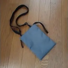 無印良品　サコッシュ　グレー　スマホショルダー　ショルダーバッグ